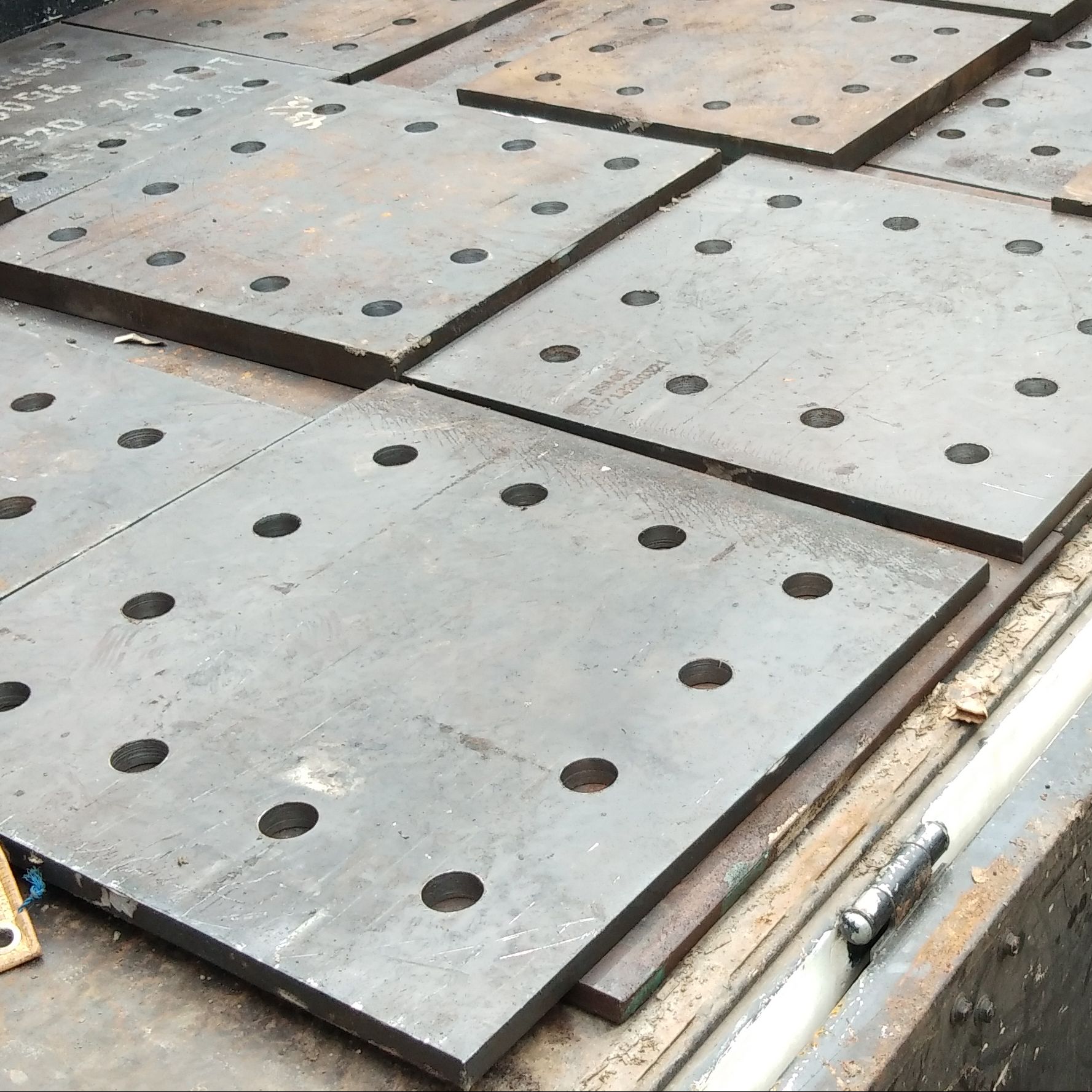 thumbnail image 2 of 4x4 Inch A36 Carbon Steel Base Plate - 1/4 Thick, Curved Edge, 3/8 Holes 2 of 6